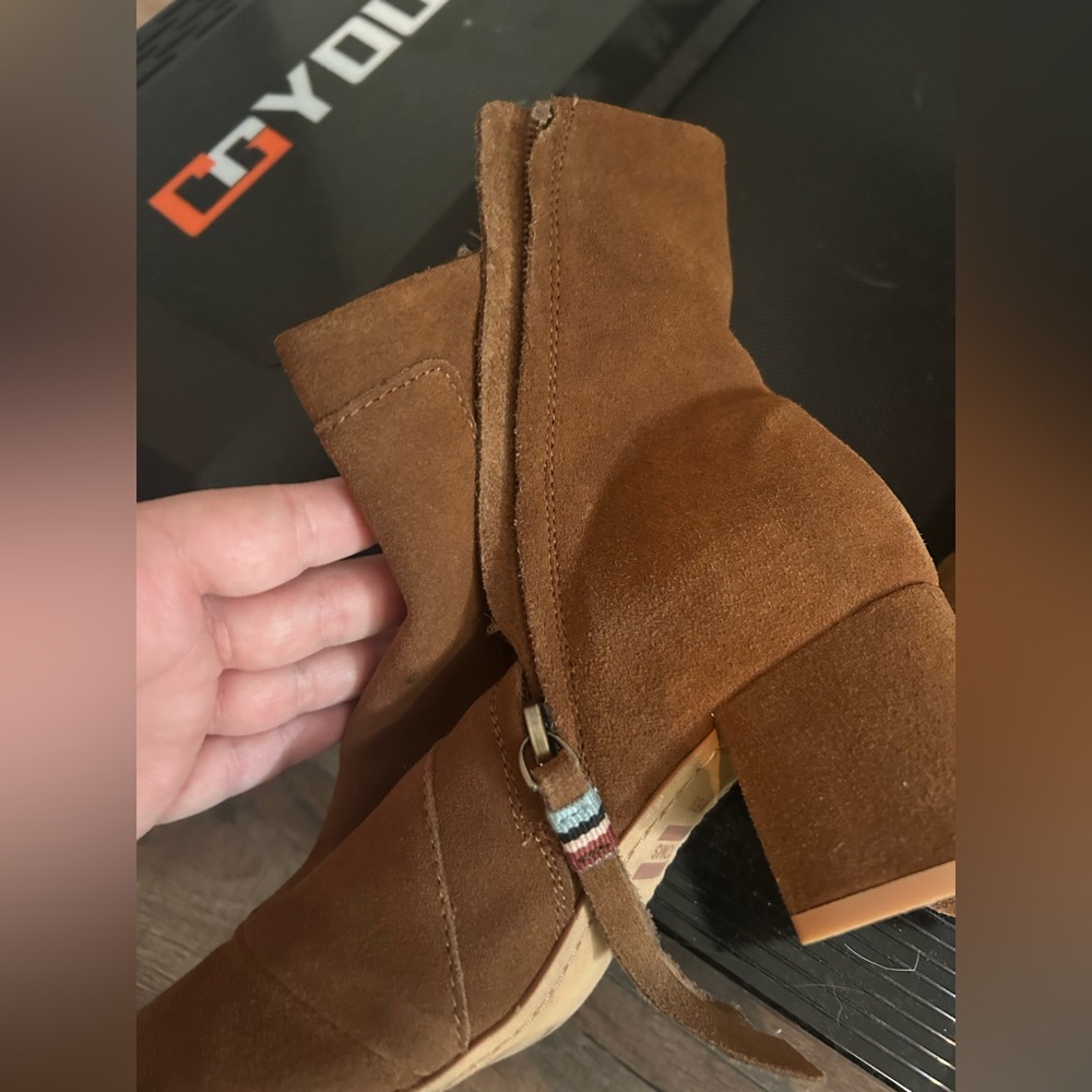 Tom’s heeled boot